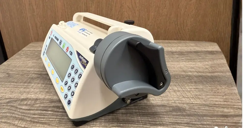 Medfusion 3500 syringe pump viewed from the plunger driver and syringe holder side